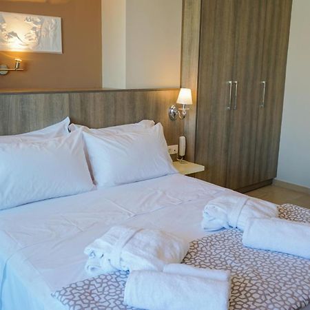 Agnes Deluxe Hotel Pefkochori Room photo